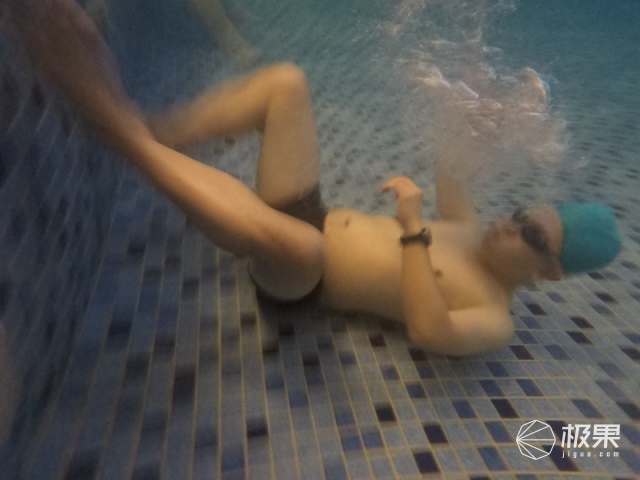 佳明（Garmin）vívoactive3户外运动腕表