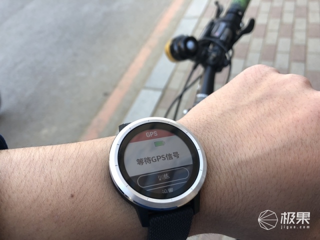 佳明（Garmin）vívoactive3户外运动腕表