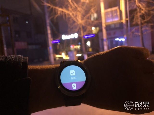 佳明（Garmin）vívoactive3户外运动腕表