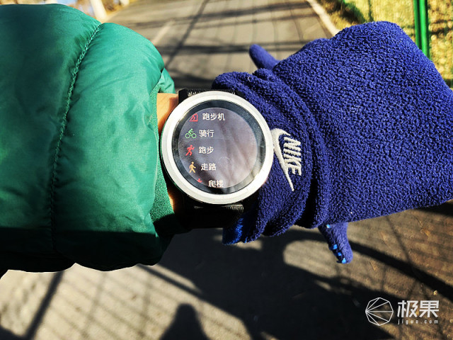 佳明（Garmin）vívoactive3户外运动腕表