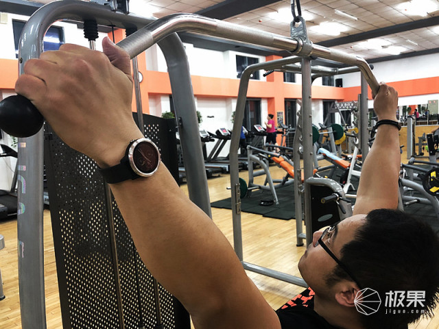 佳明（Garmin）vívoactive3户外运动腕表