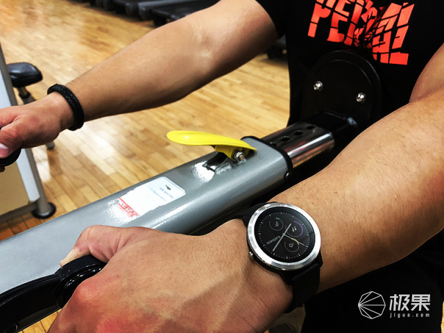 佳明（Garmin）vívoactive3户外运动腕表