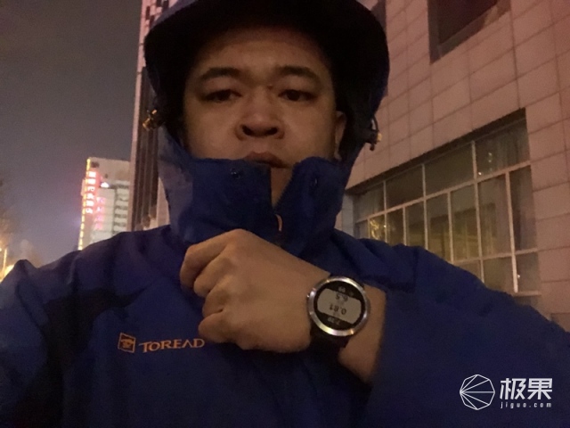 佳明（Garmin）vívoactive3户外运动腕表