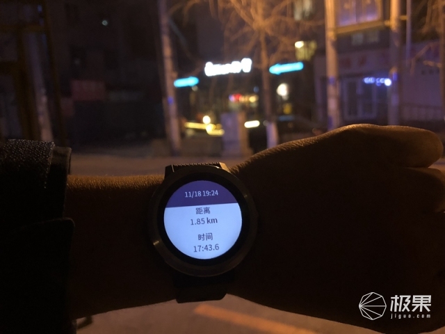 佳明（Garmin）vívoactive3户外运动腕表