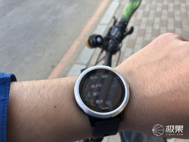 佳明（Garmin）vívoactive3户外运动腕表