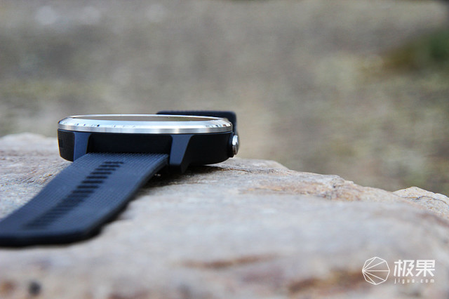 佳明（Garmin）vívoactive3户外运动腕表