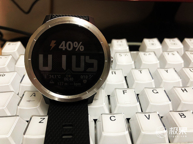 佳明（Garmin）vívoactive3户外运动腕表