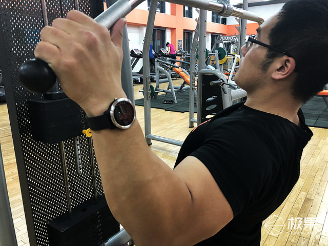 佳明（Garmin）vívoactive3户外运动腕表