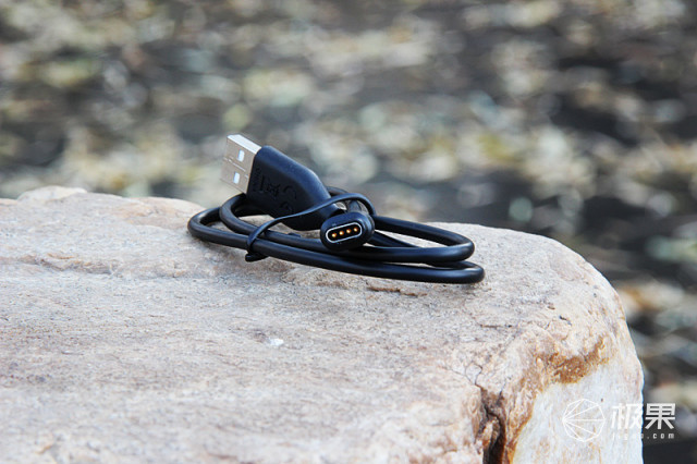 佳明（Garmin）vívoactive3户外运动腕表