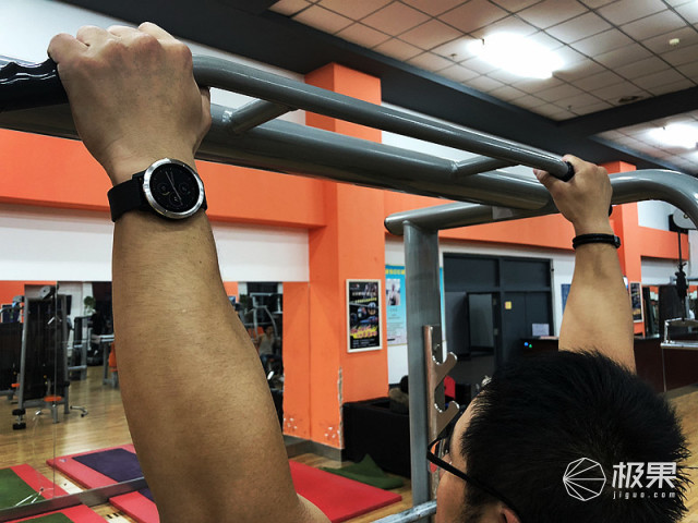 佳明（Garmin）vívoactive3户外运动腕表