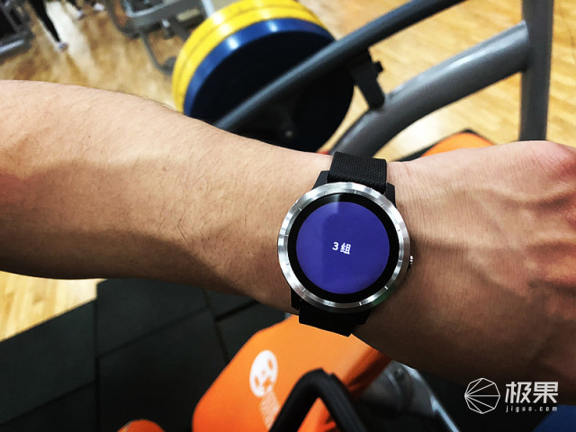 佳明（Garmin）vívoactive3户外运动腕表