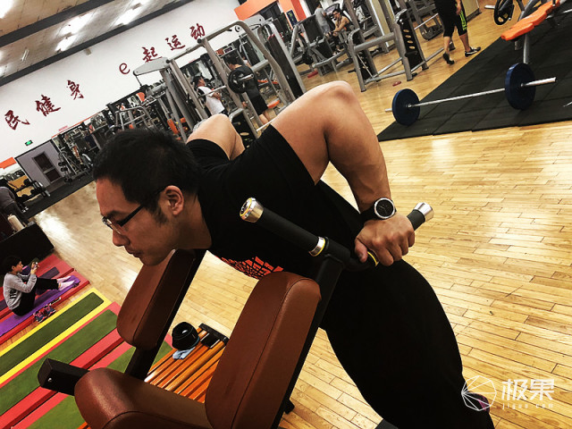 佳明（Garmin）vívoactive3户外运动腕表