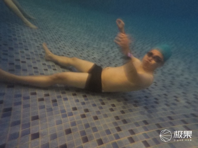 佳明（Garmin）vívoactive3户外运动腕表