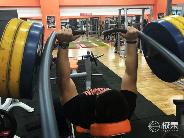 佳明（Garmin）vívoactive3户外运动腕表