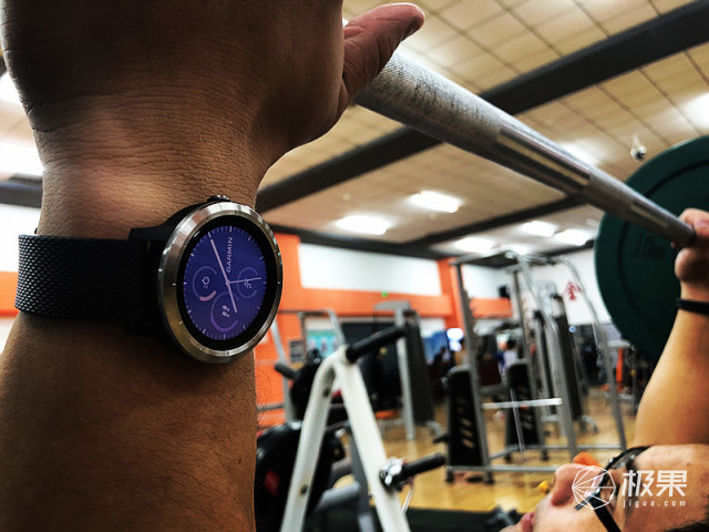佳明（Garmin）vívoactive3户外运动腕表
