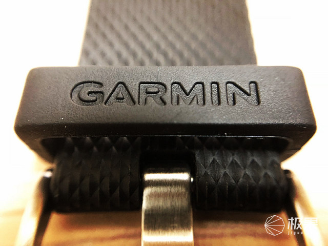 佳明（Garmin）vívoactive3户外运动腕表