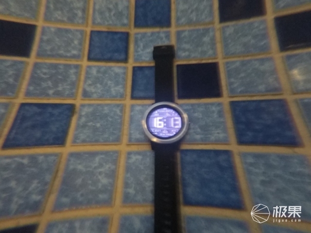 佳明（Garmin）vívoactive3户外运动腕表