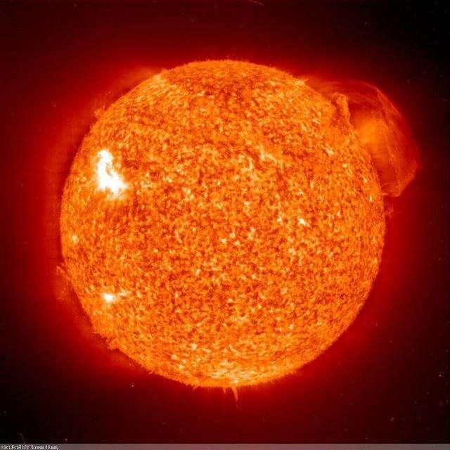 太阳能在真空中燃烧，这是为什么？
