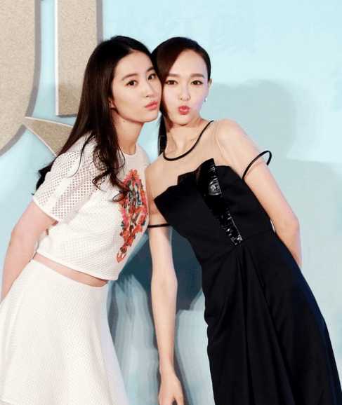 唐嫣过生日, 杨幂准时送祝福, 但陪在身边的一直