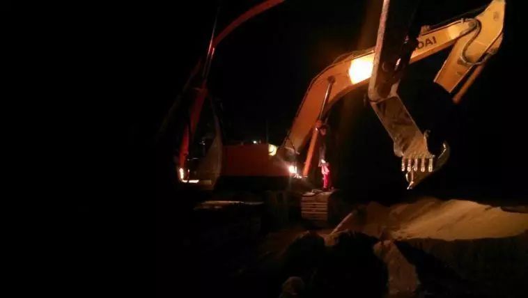 我在新疆沙漠开挖机:征战死亡之海,足足吃了4年黄沙!