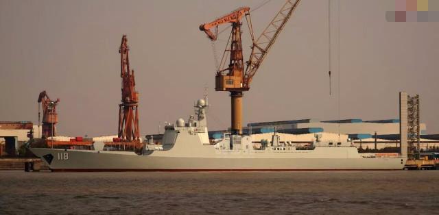 中国海军最新一艘052D入役 一年下水一支舰队！
