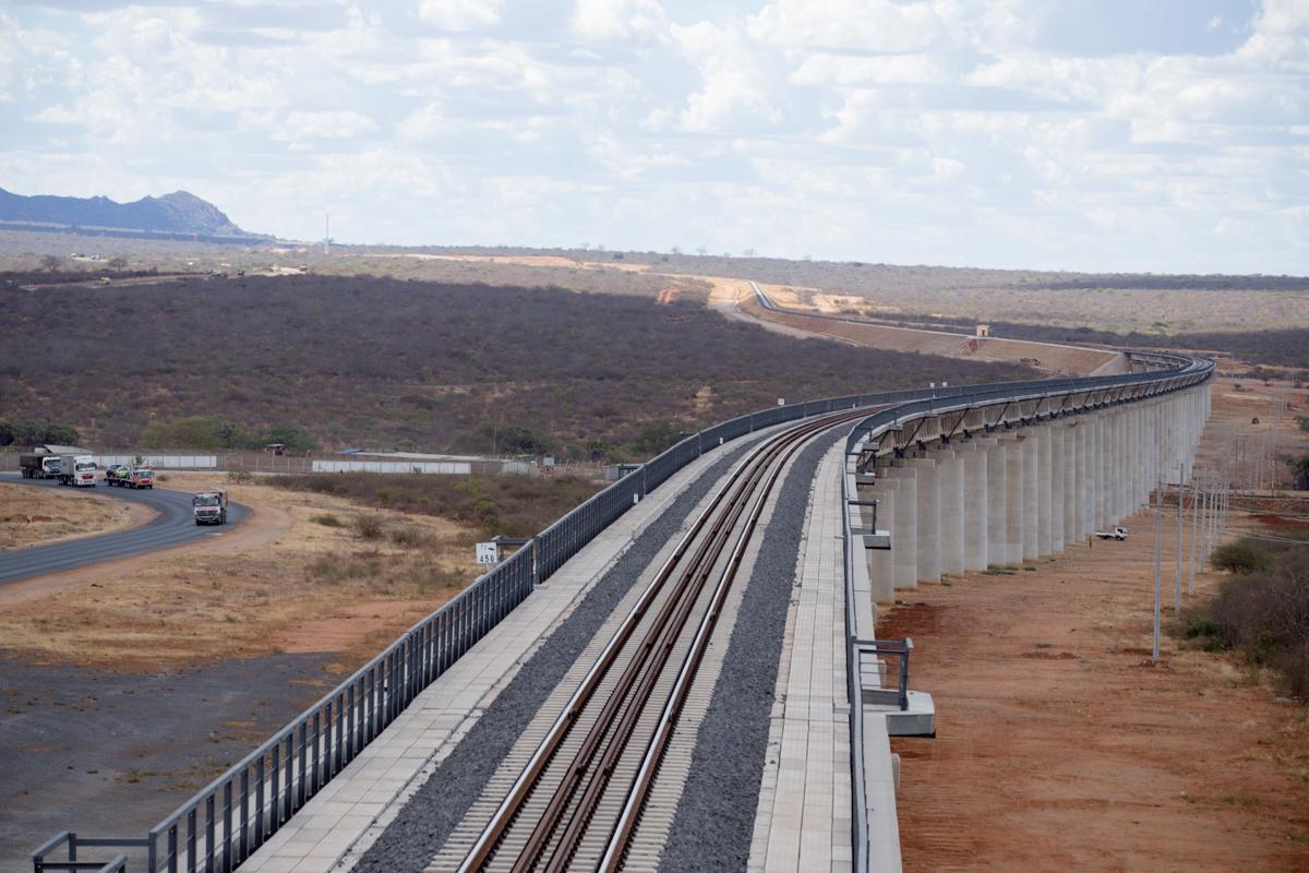 2017年,中国承建的蒙内铁路开通,这条连接蒙巴萨与内罗毕的铁路,全长