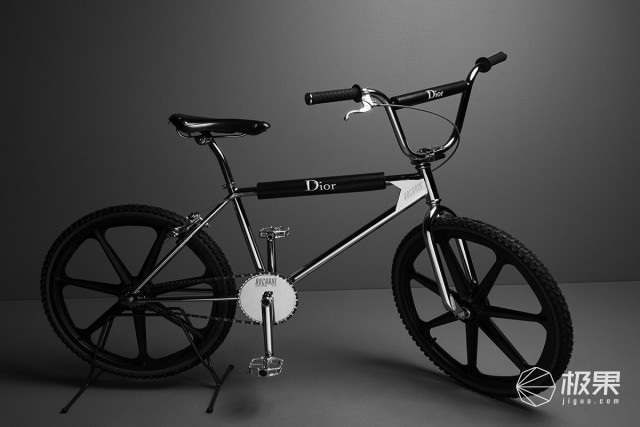 Dior Homme推出跨界单品自行车，设计时尚典雅
