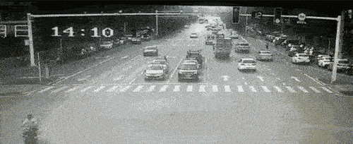 惊心动魄三十秒:女司机大闹尽显泼妇本色