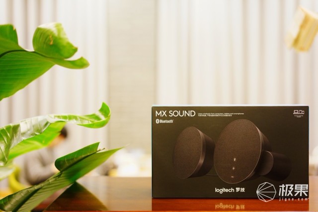 办公桌的艺术品，罗技MX Sound桌面音箱让工作更具乐趣