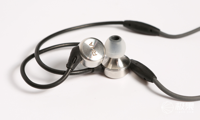 RHAMA750Wireless入耳式蓝牙耳机