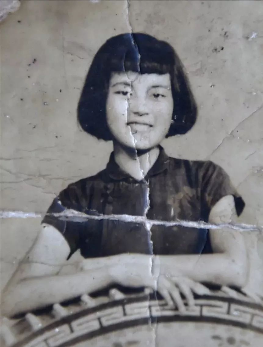 上世纪40年代的顾秀兰(翻拍照片.