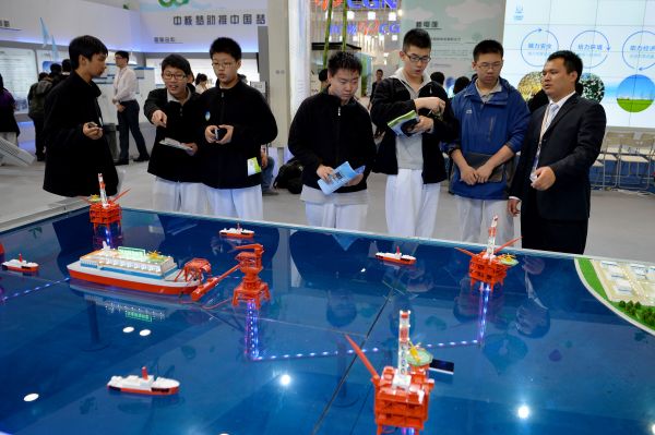 美媒：中国开建全球最大水面漂浮光伏电站