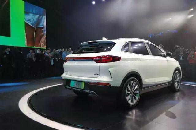 威马汽车品牌发布 首款量产车EX5明年4月预售 或20万起
