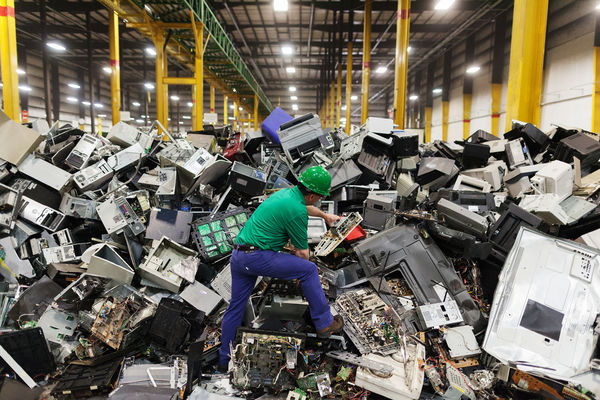 美国家庭年均扔80公斤电子垃圾，相当于400部iPhone