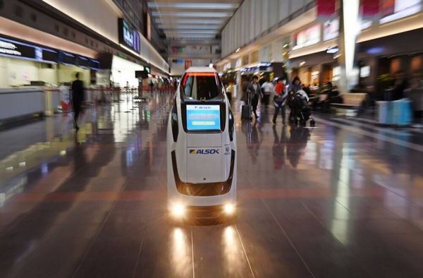 东京奥运会将会让机器人来帮机场旅客搬运行李！