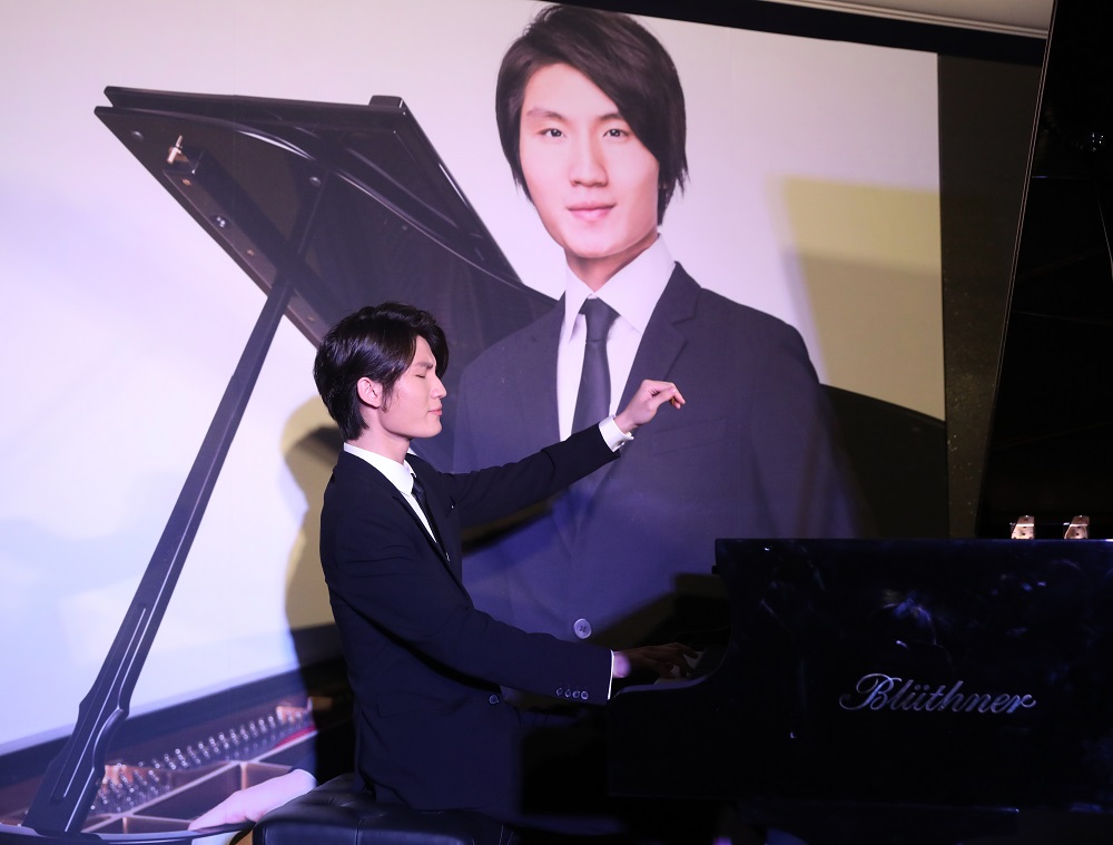 青年钢琴家张胜量签约新东家 明年将发首张专