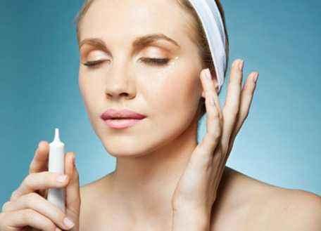 眼霜在护肤的第几步用,眼霜在精华液前还是后