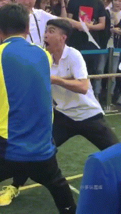 搞笑gif:妹子你真对自己男人的身价没点逼数吗?他啥时候这么壕过