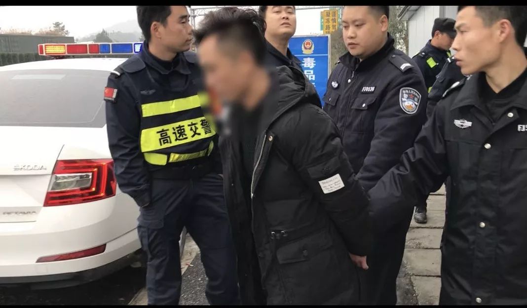 小伙子吸毒庆祝告别单身 毒驾高速被查获