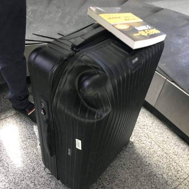 5980元买的行李箱被压变形 东航:赔200元