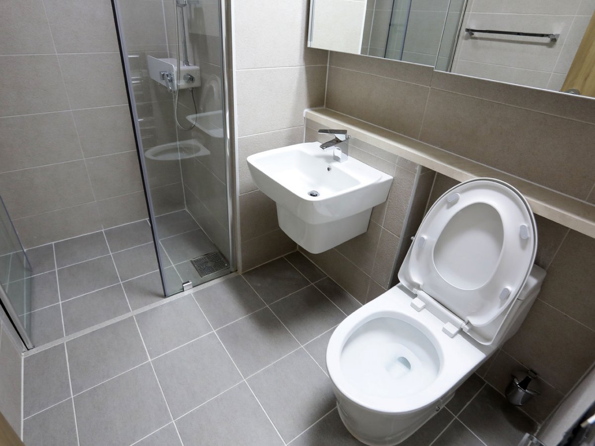 the-bathrooms-are-simple-and-modern-looking-but-hey-at-least-theyre-not-leaking.jpg