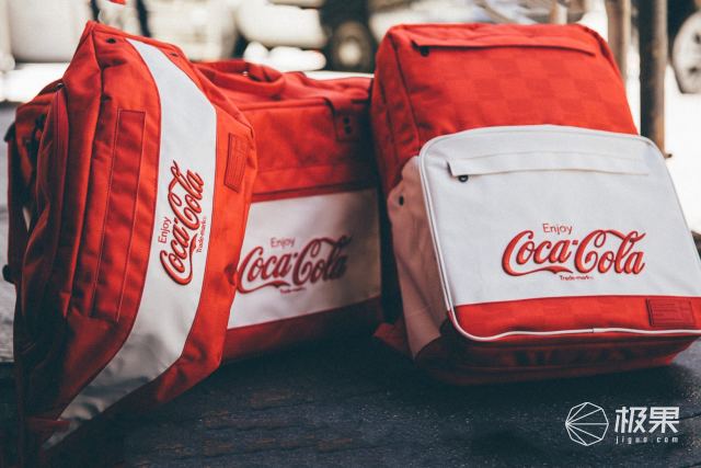 比LV联名还要火，Coca-Cola携手HEX推出合作款背包