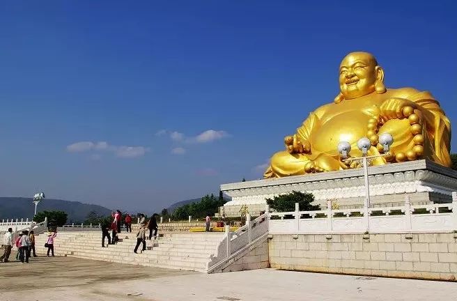 从纬度上来说,红河的弥勒县与法国的波尔多地区相同,土壤基础类似