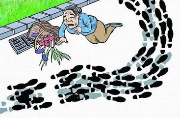 【释法】老太摔倒就医后身亡 意外保险赔不赔