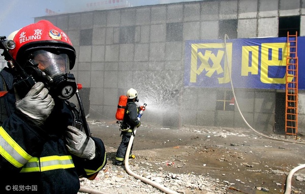 蓝极速网吧纵火案推动了网吧实名登记