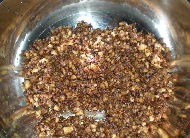 怎样做出又香又软的包子?皮薄馅多的酱肉包子,一个2块真不算贵