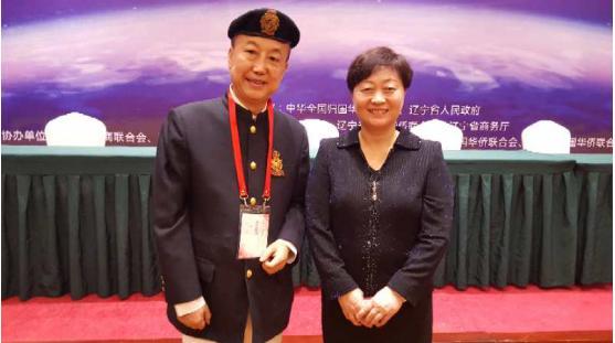 访香港华侨华人总商会荣誉会长施乃康