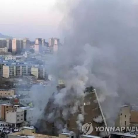 韩国体育中心火灾死亡人数已增至29人、26人伤