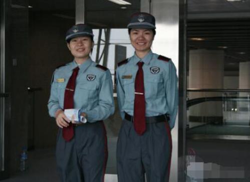 在富士康当保安是什么样的体验?女保安:工资低还总被欺负!