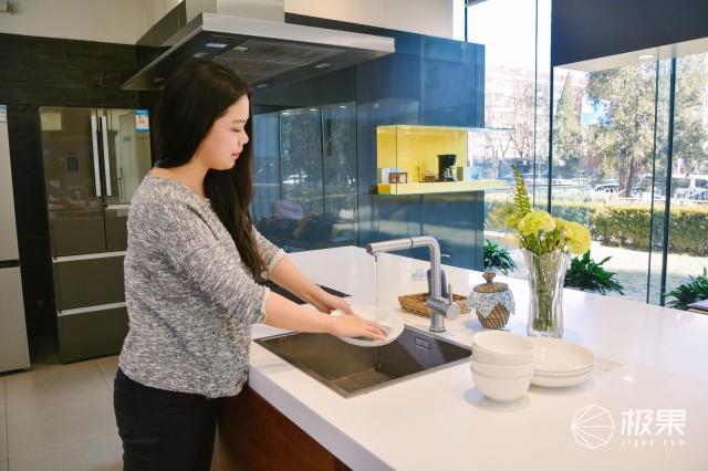 脏盘子堆着懒得洗？学会这一招，不用动手餐具自动变干净